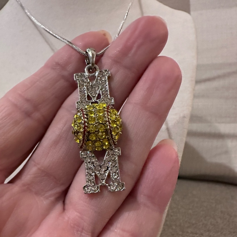 🥎❤️Softball Mom Silver Crystal Pendant Necklace NWT